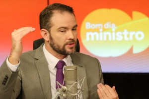 O ministro da Fazenda, Dario Durigan, participa do programa Bom Dia, Ministro