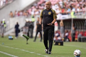 Santa Cruz anuncia Cristian de Souza, ex-Amazonas, como novo t&eacute;cnico