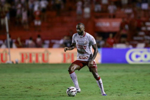 Leonai Souza, volante do N&aacute;utico