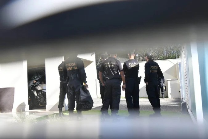 PF apreende moto de luxo e BMW em endereço ligado a Ciro Nogueira/ Ed Alves/CB/D.A Press