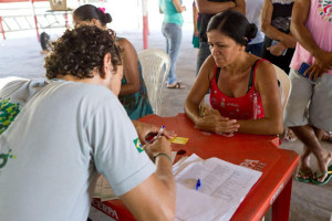 A presen&ccedil;a de algum tipo de benef&iacute;cio reflete a desigualdade de renda regional. No Nordeste, 39,8% das fam&iacute;lias recebiam dinheiro de programa social