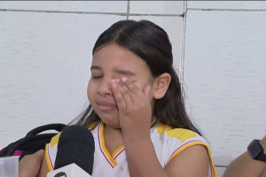 Menina de 9 anos emociona com homenagem ao vivo pelo Dia das M&atilde;es; veja momento