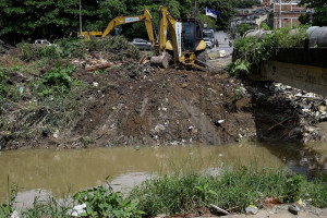 Governo de Pernambuco realizou a&ccedil;&atilde;o emergencial de limpeza no Rio Beberibe