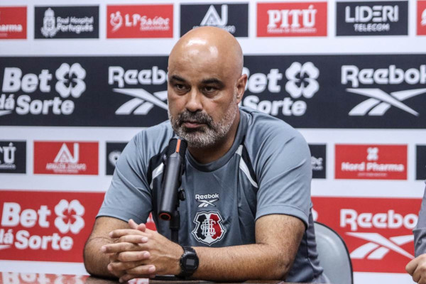Cristian de Souza, treinador do Santa Cruz