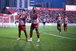 Equipe do N&aacute;utico em comemora&ccedil;&atilde;o de gol contra o Am&eacute;rica-MG