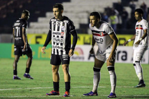 Pedro Favela, volante do Santa Cruz
