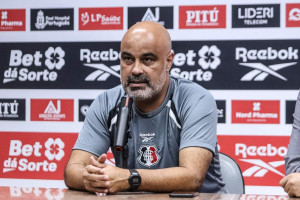 Cristian de Souza, t&eacute;cnico do Santa Cruz