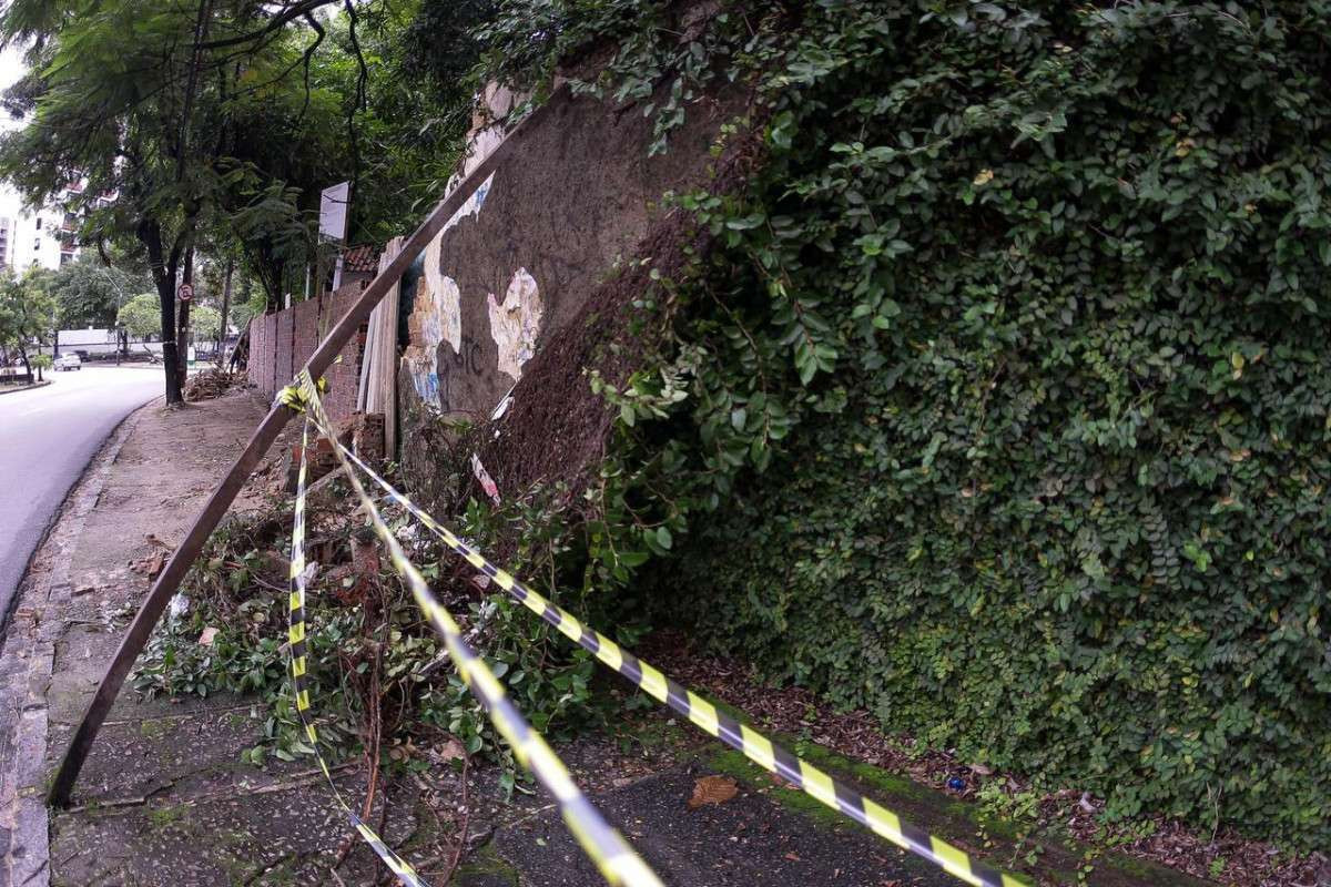 O casarão da família Lundgren Harley é classificado pela Prefeitura do Recife como Imóvel de Preservação de Área Verde (IPAV).  (Foto: Rafael Vieira / DP Fotos)