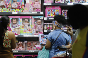 Apesar da queda no per&iacute;odo, na compara&ccedil;&atilde;o com o ano passado, o estado teve alta de 17,3% em rela&ccedil;&atilde;o a mar&ccedil;o de 2025 no varejo ampliado
