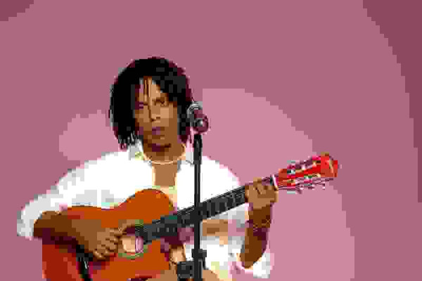Ator Raphael Elias interpreta o cantor alagoano em 