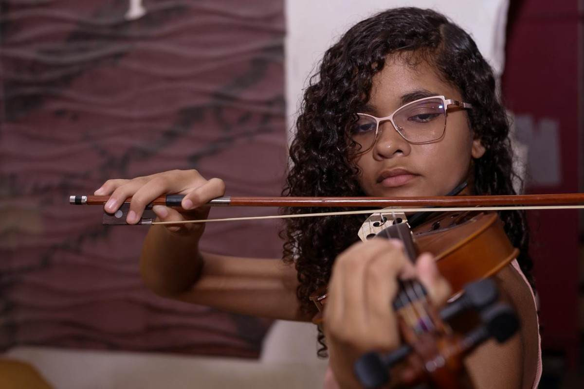 Moradora da ilha Joana Bezerra, Kaila Sofia Menezes Tavares, de 13 anos, irá estudar inglês no Canadá em julho (Foto: Rafael Vieira/DP Foto)