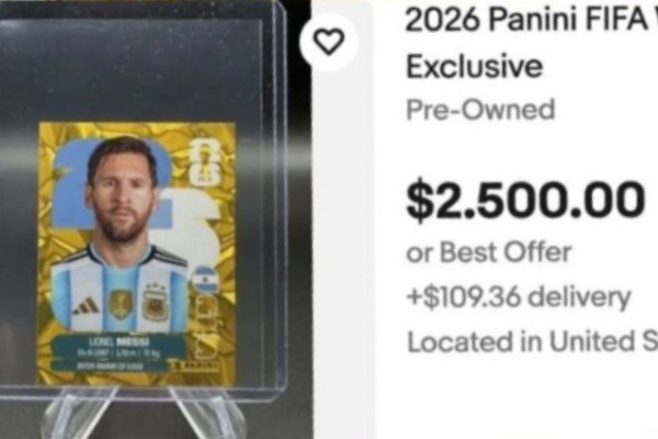 Figurinha dourada de Messi à venda (Reprodução)