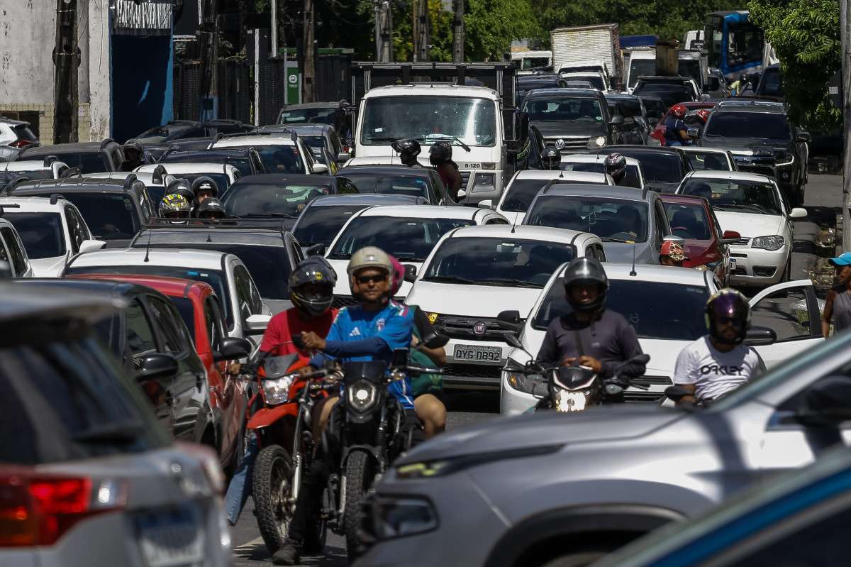 Trânsito no Recife é o mais congestionado do país, aponta pesquisa internacional/Foto: Rafael Vieira/DP Foto