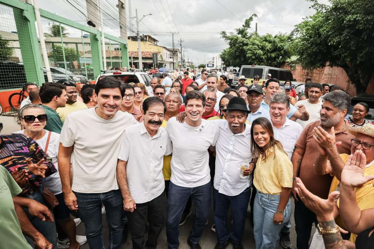Pré-candidato ao Governo de Pernambuco João Campos (PSB) visitou Carpina, na Mata Norte (Foto: Edson Holanda)