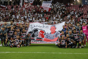Homenagem para Peninha, funcion&aacute;rio do Santa Cruz