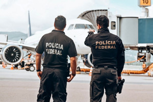 PF encontrou a coca&iacute;na escondida na bagagem da passageira na &uacute;ltima quinta (14)