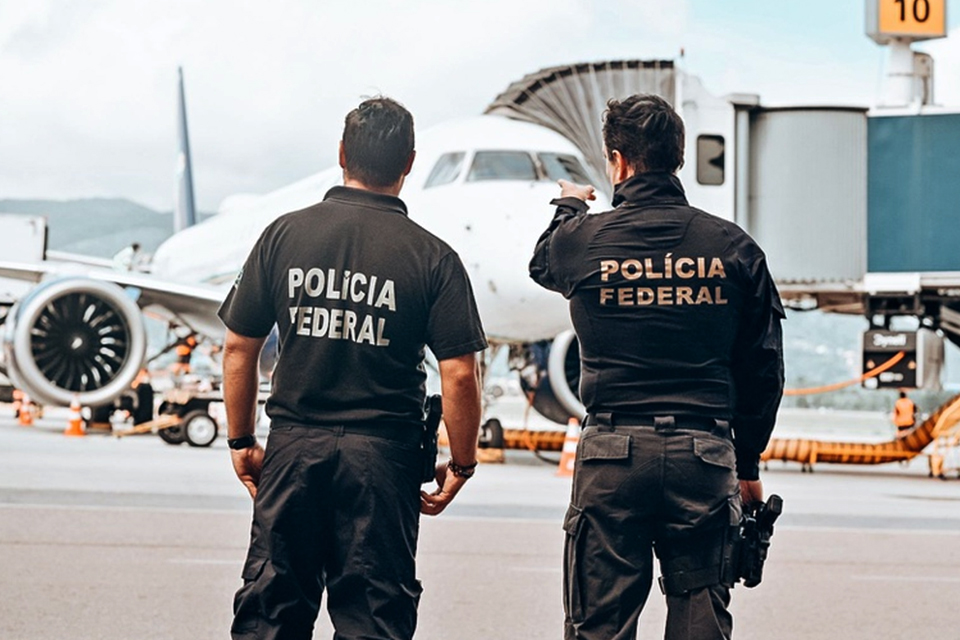 PF encontrou a cocaína escondida na bagagem da passageira na última quinta (14)/DIVULGAÇÃO/PF