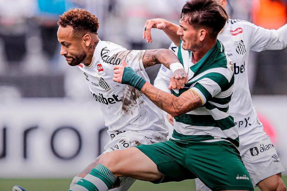 Partida entre Santos x Coritiba no Brasileirão/Reprodução / Santos