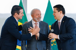 Hugo Motta, Lula e Davi Alcolumbre no Pal&aacute;cio do Planalto