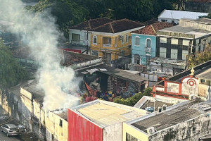 Inc&ecirc;ndio atinge estabelecimento comercial na Boa Vista, Centro do Recife