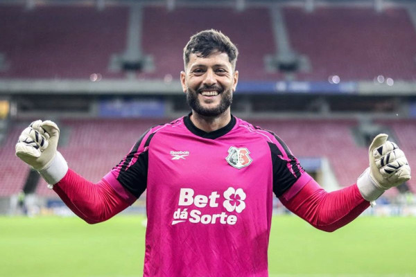 Thiago Coelho comemora volta por cima no Santa Cruz e exalta trabalho de psic&oacute;loga: &lsquo;Me ajudou muito&rsquo; - Evelyn Victoria / Santa Cruz