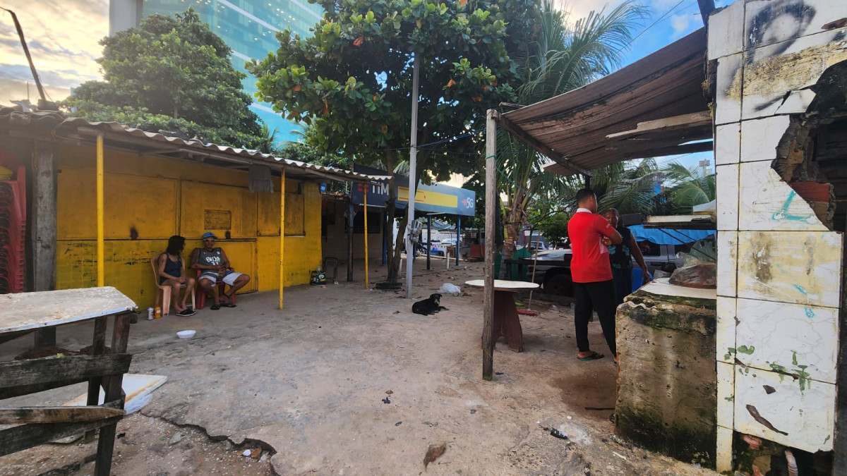 Comerciantes questionam valor das indenizações e querem permanecer atuando na área do Mercado do Peixe (Marília Parente/DP)