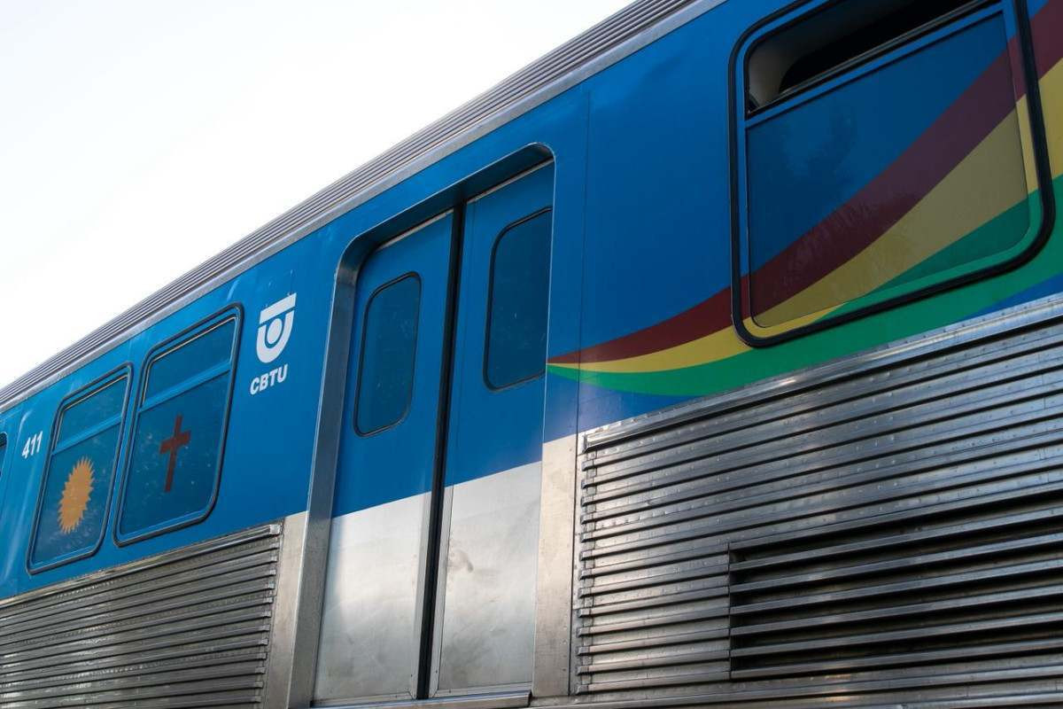 Primeiro trem vindo de Belo Horizonte para fortalecer Metrô do Recife chega em Pernambuco (Foto: Marina Torres/DP Foto)