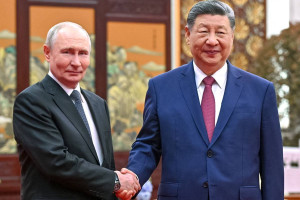 O presidente da R&uacute;ssia, Vladimir Putin, e o presidente da China, Xi Jinping 