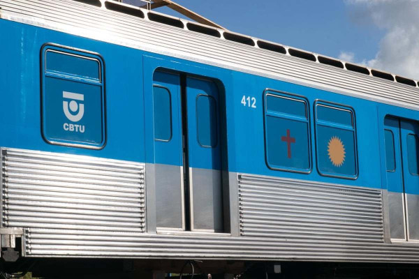Primeiro trem vindo de Belo Horizonte para fortalecer Metrô do Recife chega em Pernambuco (Foto: Marina Torres/DP Foto)