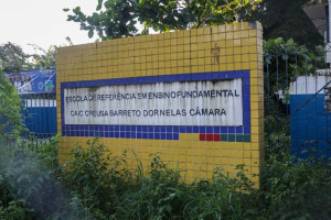 Alunos denunciam mofo, calor e banheiros prec&aacute;rios em escolas estaduais de Pernambuco