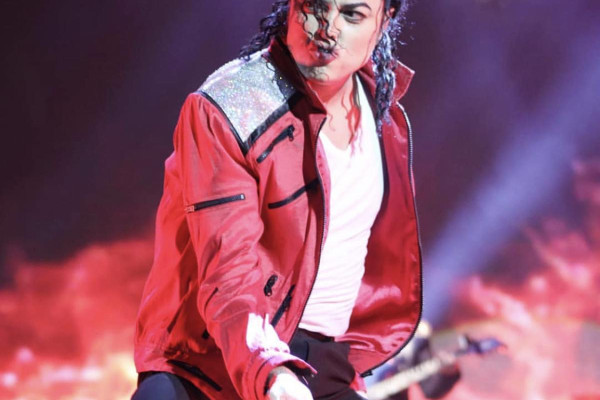 Intérprete de Michael Jackson há 12 anos, Rodrigo Teaser comemora sucesso da cinebiografia