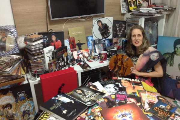 Renata Leça conta com extensa coleção de vinis e itens raros de Michael Jackson