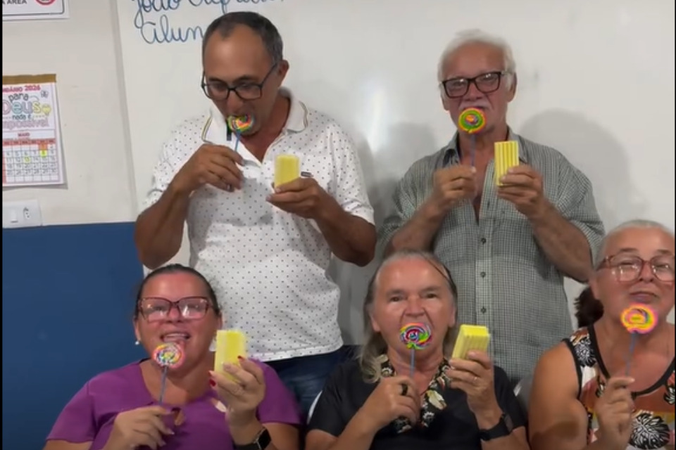 Alunos do EJA em dinâmica divertida /Foto: Reprodução de vídeo/Instagram