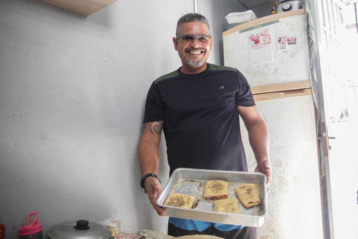 Moisés Barbosa aposta na paixão pela cozinha para empreender após período na prisão/Marina Torres/DP Foto