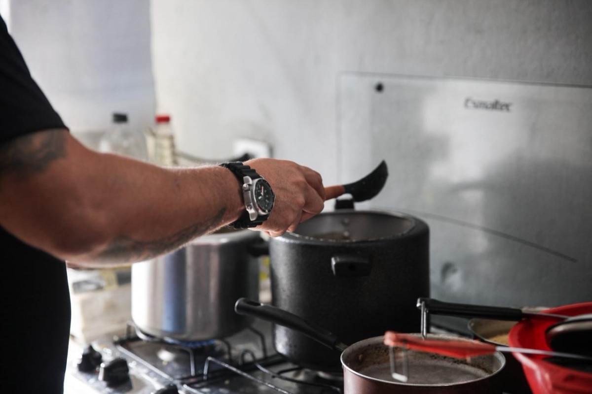 Moisés Barbosa aposta na paixão pela cozinha para empreender após período na prisão (Marina Torres/DP Foto)