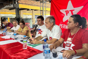 PT define Carlos Veras como coordenador da campanha de Lula em Pernambuco
