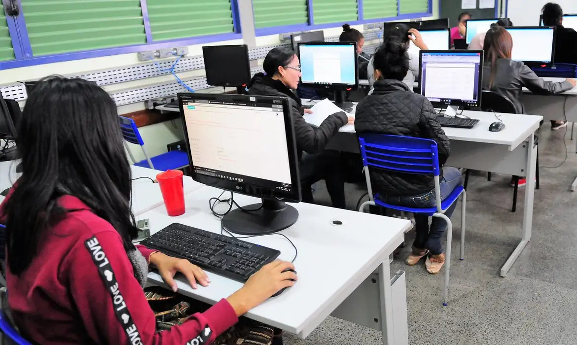 Programa busca garantir conexão estável e veloz, com redes Wi-Fi adequadas para uso dentro das salas de aula/Foto: Lúcio Bernardo Jr./Agência Brasília