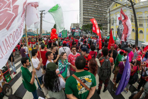 O protesto ocorre &agrave;s v&eacute;speras da an&aacute;lise, na C&acirc;mara dos Deputados, de uma proposta de emenda &agrave; Constitui&ccedil;&atilde;o (PEC) que prev&ecirc; a redu&ccedil;&atilde;o da jornada semanal de trabalho