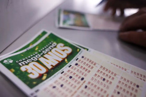 Mega-Sena faz sorteio especial de 30 anos