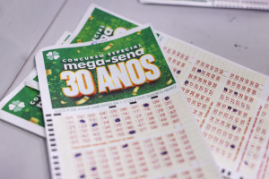 Mega-Sena comemora 30 anos com sorteio especial neste domingo (24)