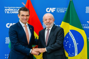 Lula durante reuni&atilde;o com o Presidente da Bol&iacute;via, Rodrigo Paz.