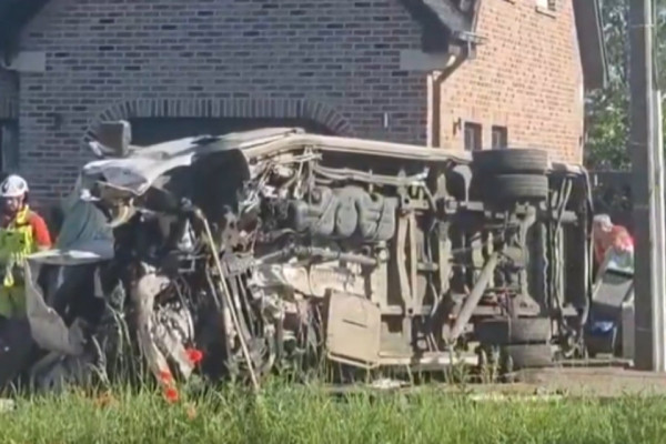 Acidente entre ônibus escolar e trem na Bélgica provocou várias mortes
