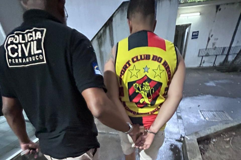 Integrantes de torcida organizada do Sport são presos durante operação da Polícia Civil no Grande Recife
/Foto: Ascom/PCPE