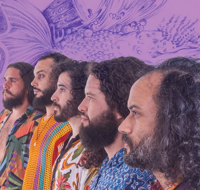 A banda pernambucana Anjo Gabriel comandará o show que revive o repertório de "Flaviola e o Bando do Sol" (Leandro Lima/Divulgação)