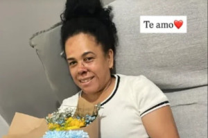 O momento da alta hospitalar foi compartilhado nas redes sociais pela filha da v&iacute;tima, Thaine Eloisa