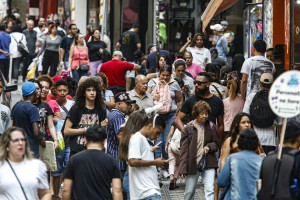 Cria&ccedil;&atilde;o de empregos foi pressionada pelos juros altos e pela desacelera&ccedil;&atilde;o da economia