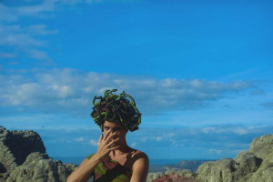 "MEDUSAMUSAMULHER" une performance e videoarte em sess&atilde;o no MHM, no Recife