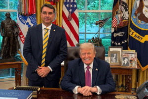 Fl&aacute;vio Bolsonaro e Donald Trump se encontraram nesta semana nos Estados Unidos