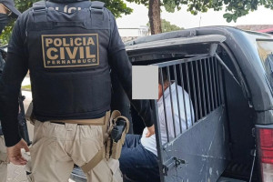 Opera&ccedil;&atilde;o da Pol&iacute;cia Civil cumpre mandados de pris&atilde;o e de busca e apreens&atilde;o.