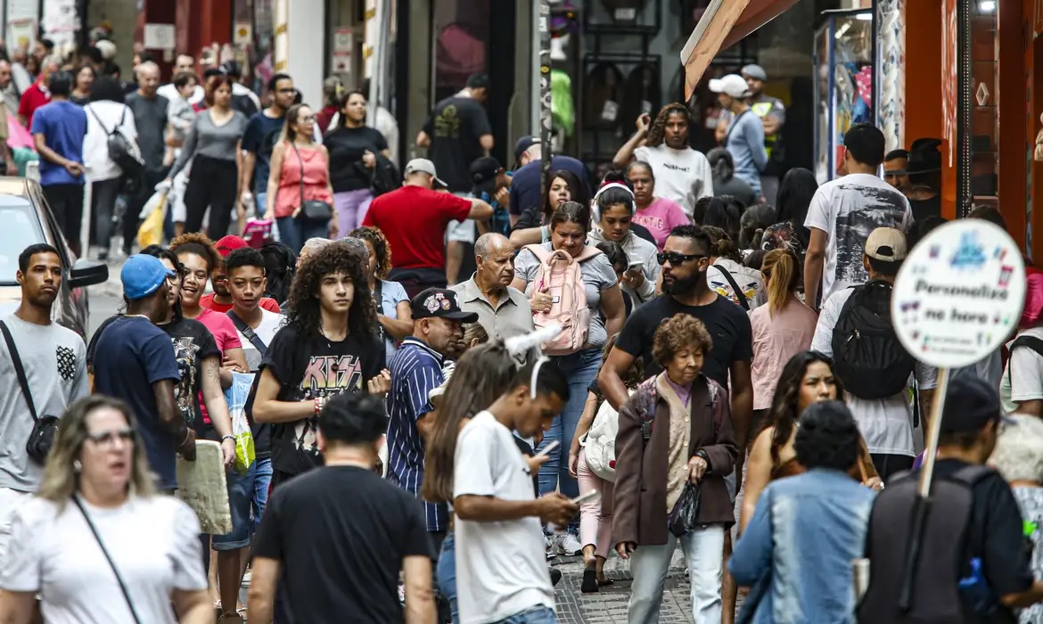 Criação de empregos foi pressionada pelos juros altos e pela desaceleração da economia/Paulo Pinto/Agência Brasil
